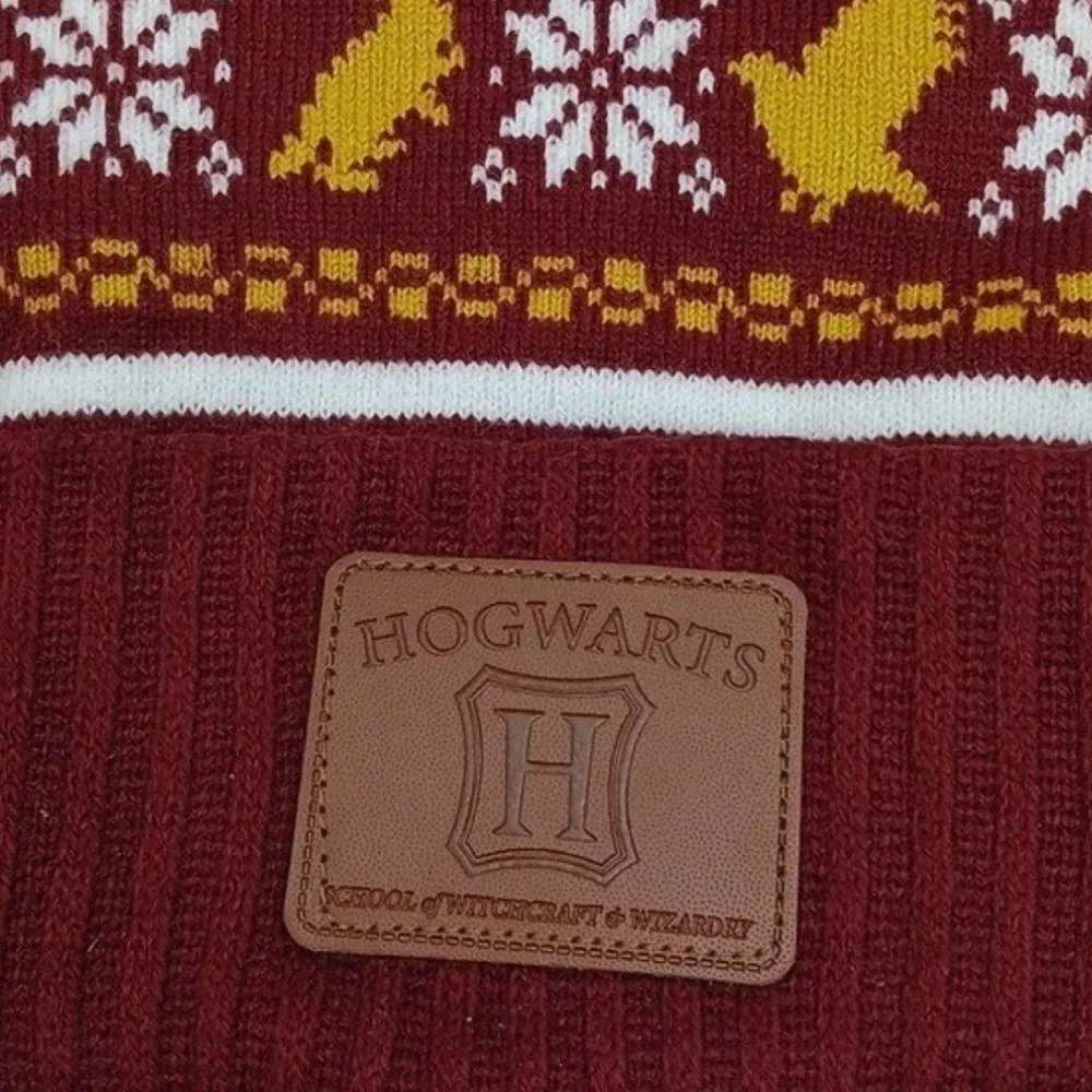 NEW Harry Potter Hogwarts Maroon and Yellow Knit Kids Beanie Winter Hat